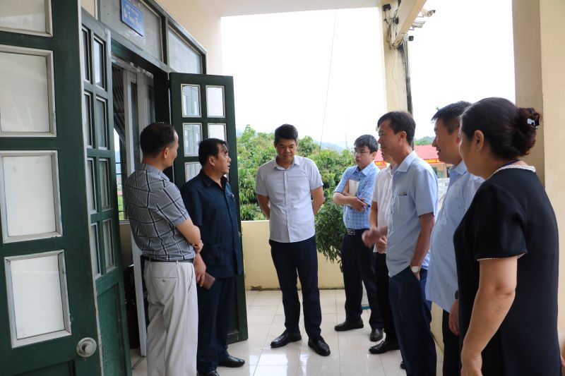 VPUB – Đồng chí Vừ A Bằng – Phó Chủ tịch UBND tỉnh kiểm tra công tác chuẩn bị cho kỳ thi tốt nghiệp trên địa bàn huyện Tuần Giáo, Mường Ảng