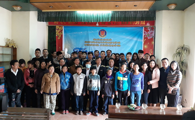 Công đoàn KTNN và Công đoàn Trường Đào tạo và Bồi dưỡng nghiệp vụ kiểm toán trao quà Tết cho những hoàn cảnh khó khăn tại tỉnh Nghệ An, Thanh Hoá