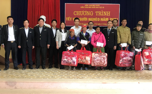 Kiểm toán nhà nước khu vực VII trao tặng quà “Tết vì người nghèo – xuân Tân Sửu 2021” tại 06 tỉnh Tây Bắc