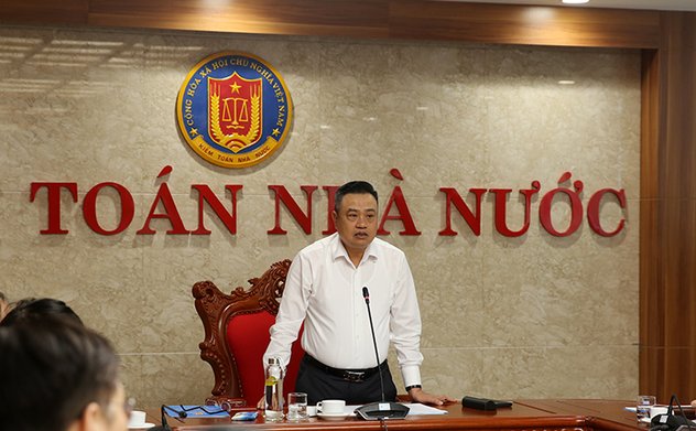 Ủy viên BCH Trung ương Đảng, Tổng Kiểm toán nhà nước Trần Sỹ Thanh nghe báo cáo về công tác tổ chức, hoạt động của KTNN khu vực I