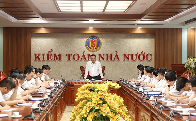 Ủy viên BCH Trung ương Đảng, Tổng Kiểm toán nhà nước Trần Sỹ Thanh nghe báo cáo về công tác tổ chức, hoạt động của KTNN khu vực I