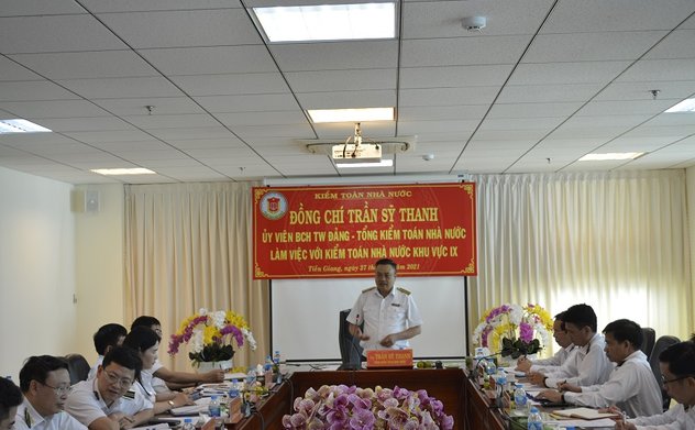 Uỷ viên BCH Trung ương Đảng, Tổng Kiểm toán nhà nước Trần Sỹ Thanh làm việc với KTNN khu vực IX