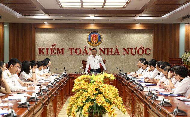 Tổng Kiểm toán nhà nước Trần Sỹ Thanh làm việc với KTNN Vụ Pháp chế
