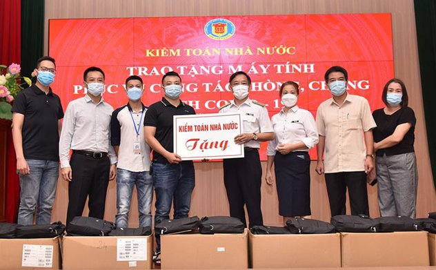 Kiểm toán nhà nước trao tặng máy tính cho bệnh viện Bạch Mai - Hà Nội phục vụ công tác phòng, chống dịch Covid-19