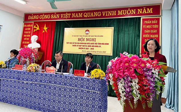 Ủy viên Ban chấp hành Trung ương Đảng, Phó tổng Kiểm toán nhà nước phụ trách Kiểm toán nhà nước Ngô Văn Tuấn tiếp xúc cử tri tại xã Pà Cò, huyện Mai Châu, tỉnh Hòa Bình