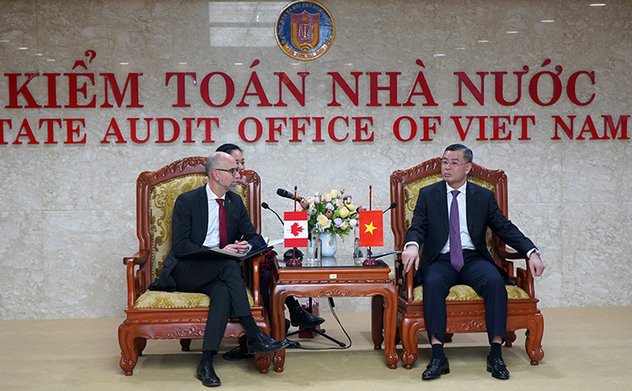 Ủy viên Ban chấp hành Trung ương Đảng, Tổng Kiểm toán nhà nước Ngô Văn Tuấn tiếp xã giao Đại sứ đặc mệnh toàn quyền Canada tại Việt Nam