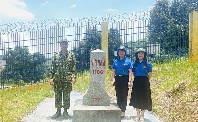 Đoàn Thanh niên Kiểm toán nhà nước hỗ trợ 200 triệu đồng xây dựng công trình “Đổ bê tông đường lên thăm mốc biên giới” tại tỉnh Lạng Sơn