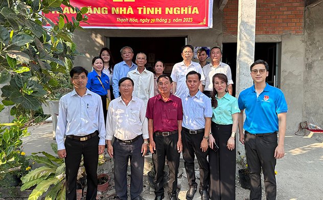 Kiểm toán nhà nước khu vực IV trao nhà tình nghĩa cho gia đình hộ nghèo tại xã Tân Hiệp, huyện Thạnh Hóa, tỉnh Long An