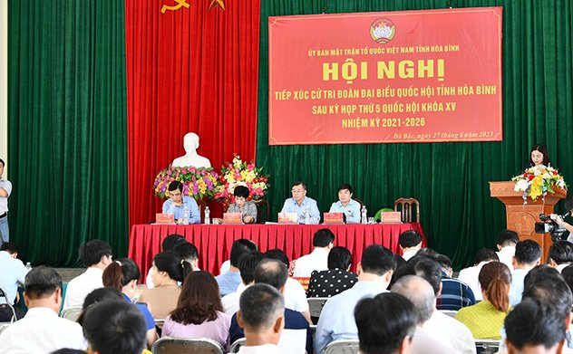 Ủy viên Ban Chấp hành Trung ương Đảng, Tổng Kiểm toán nhà nước Ngô Văn Tuấn tiếp xúc cử tri tại huyện Đà Bắc, tỉnh Hòa Bình