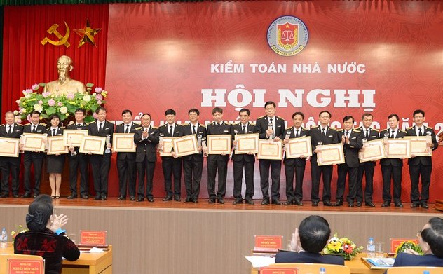 Tổng Kiểm toán nhà nước tặng Bằng khen cho 17 cuộc kiểm toán đạt tiêu chuẩn “Cuộc kiểm toán đạt chất lượng vàng” năm 2017