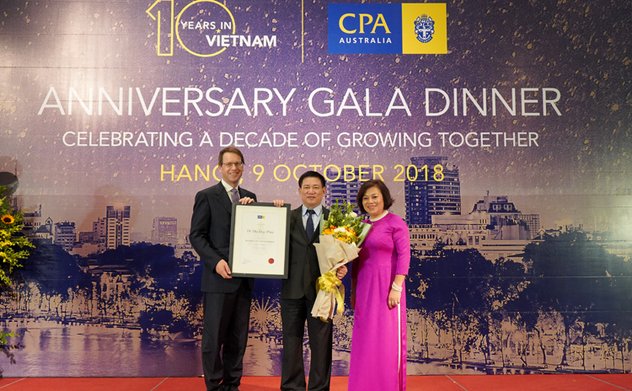 Tổng Kiểm toán nhà nước Hồ Đức Phớc nhận Chứng chỉ hội viên danh dự cao cấp của Hiệp Hội kế toán công chứng Australia (CPA Australia)