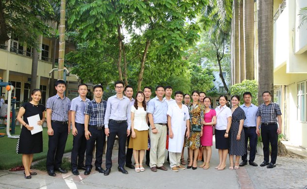 Chi đoàn KTNN chuyên ngành IV, VII tặng quà tại làng trẻ em Hòa Bình