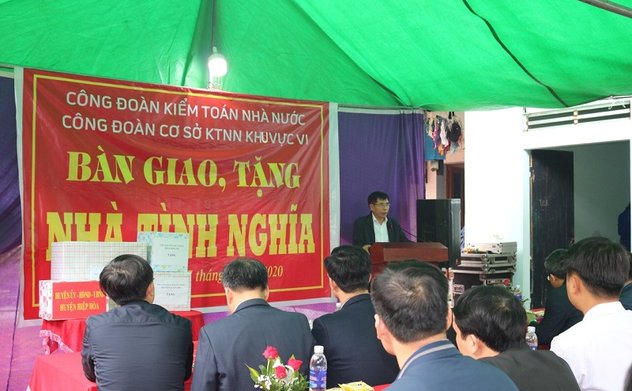 KIỂM TOÁN NHÀ NƯỚC KHU VỰC VI TRAO TẶNG NHÀ TÌNH NGHĨA CHO GIA ĐÌNH CÓ CÔNG VỚI CÁCH MẠNG TẠI HUYỆN HIỆP HOÀ, TỈNH BẮC GIANG