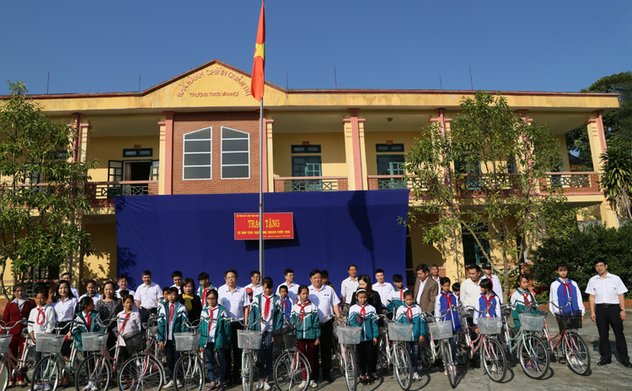 Vụ Tổng hợp KTNN trao 50 xe đạp cho học sinh nghèo vượt khó tại Yên Bái