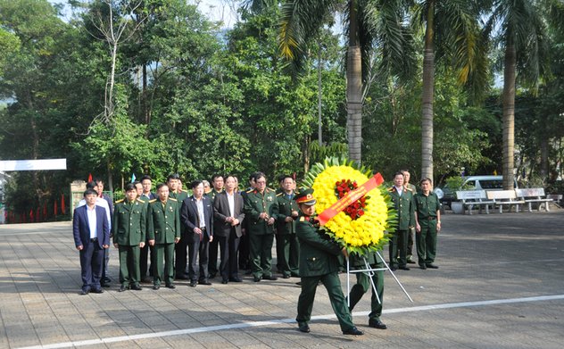 Hội Cựu chiến binh Kiểm toán nhà nước dâng hương tưởng niệm  các anh hùng liệt sĩ tại Vị Xuyên