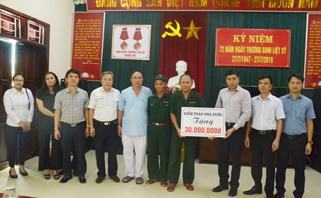 Kiểm toán nhà nước thăm và tặng quà cho các thương binh, bệnh binh  tại Nghệ An