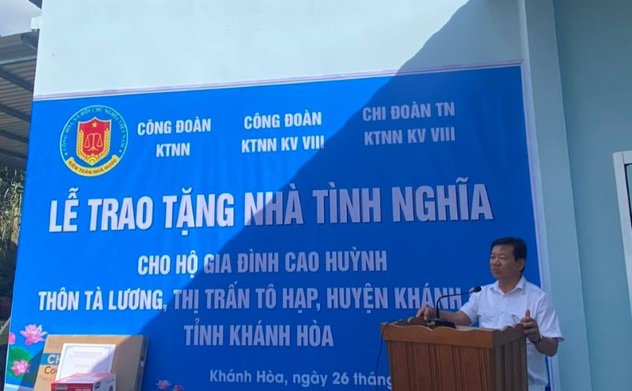 Kiểm toán nhà nước khu vực VIII trao tặng nhà tình nghĩa