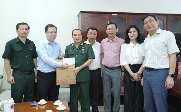 Đảng ủy Quốc hội thăm hỏi, tặng quà tri ân nhân ngày Thương binh - Liệt sĩ