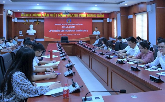 Bồi dưỡng kỹ năng kiểm toán báo cáo tài chính doanh nghiệp và đất đai