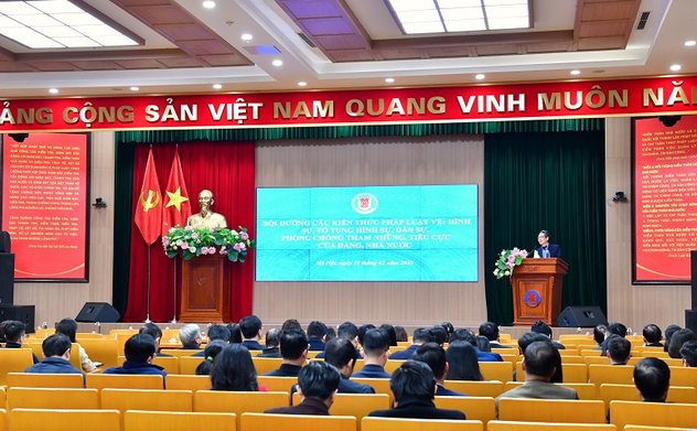 Cập nhật kiến thức pháp luật về hình sự, dân sự và phòng chống tham nhũng, tiêu cực