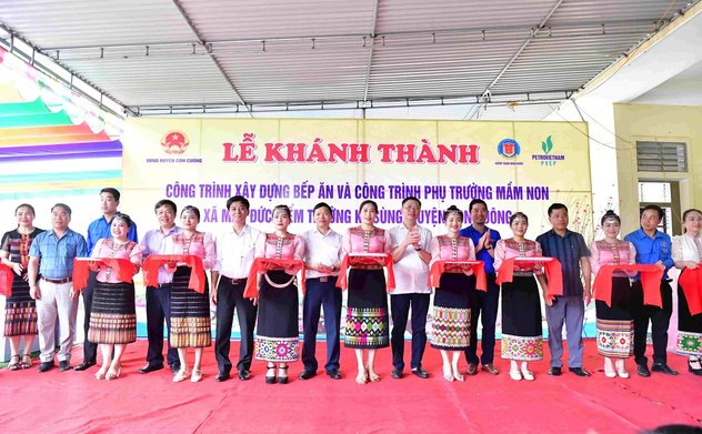 Kiểm toán nhà nước bàn giao công trình hỗ trợ, chia sẻ khó khăn với trường vùng cao