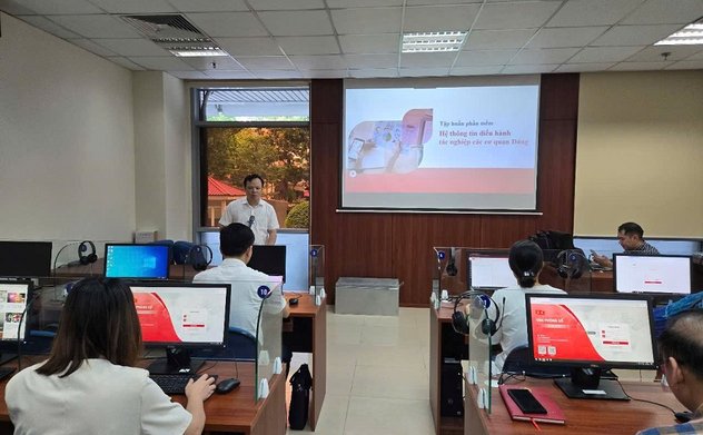 Nâng cao nghiệp vụ sử dụng hệ thống thông tin tác nghiệp cho các đảng ủy trực thuộc và các cơ quan tham mưu, giúp việc của Đảng ủy Quốc hội