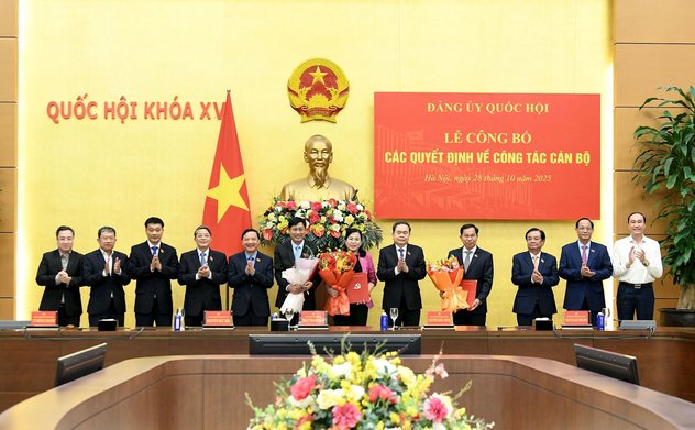Công bố quyết định về công tác cán bộ của Đảng ủy Quốc hội