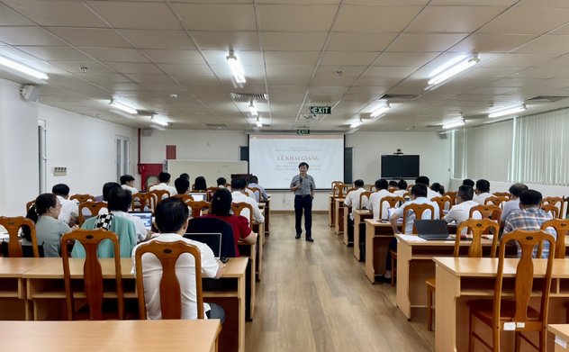 Khai giảng Lớp Bồi dưỡng theo tiêu chuẩn chức danh lãnh đạo, quản lý cấp phòng