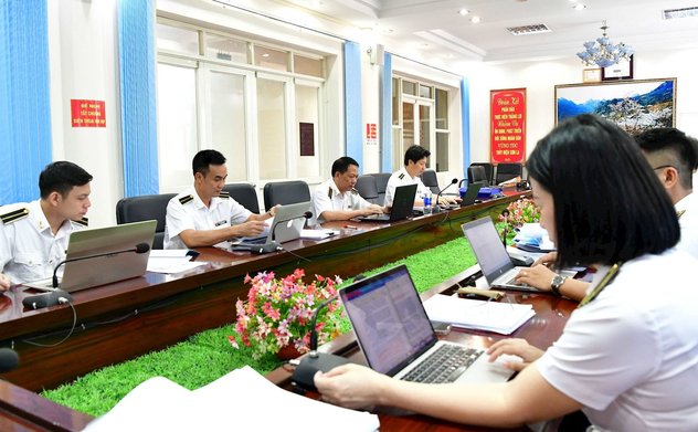 Hoàn thiện tổ chức bộ máy, nâng cao chất lượng nguồn nhân lực