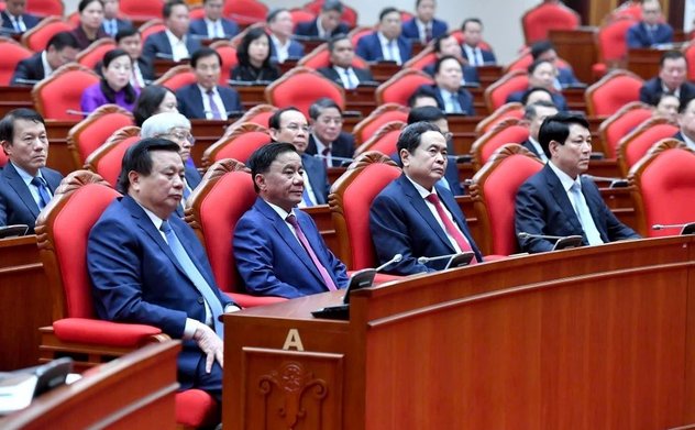 Bộ Chính trị: Nghiên cứu sáp nhập một số tỉnh, bỏ đơn vị hành chính cấp huyện