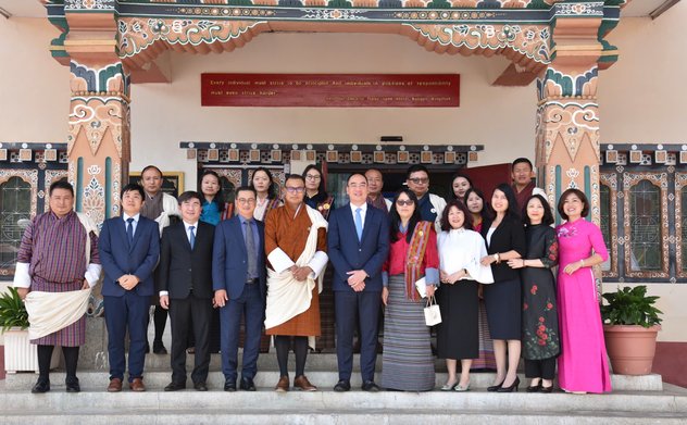 Deputy Auditor General Bui Quoc Dzung works with the Royal Audit Authority of Bhutan