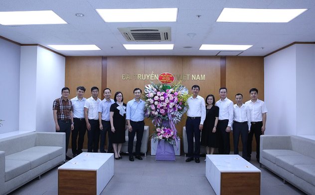 Phó Tổng Kiểm toán nhà nước Doãn Anh Thơ chúc mừng Đài Truyền hình Việt Nam nhân Ngày Báo chí Cách mạng Việt Nam