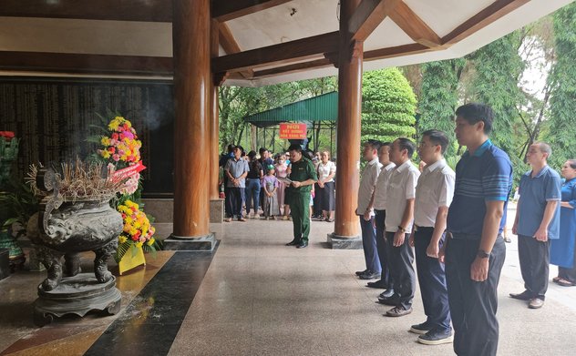 Kiểm toán nhà nước chuyên ngành VI dâng hương tri ân các anh hùng liệt sĩ tại Ngã Ba Đồng Lộc
