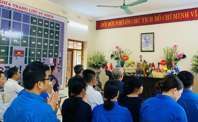 Kiểm toán nhà nước chuyên ngành III dâng hoa, dâng hương tưởng niệm các anh hùng liệt sỹ