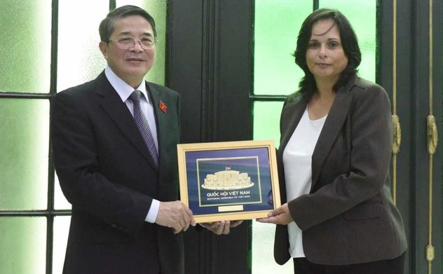 A high-level delegation of Viet Nam works with the Office of the Comptroller General of the Republic of Cuba