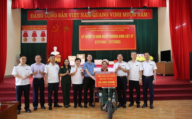 Kiểm toán nhà nước thăm, tặng quà Trung tâm Điều dưỡng người có công tỉnh Phú Thọ và viếng Nghĩa trang liệt sỹ quốc gia Vị Xuyên