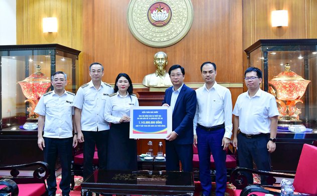 Kiểm toán nhà nước trao hơn 1,1 tỷ cho đồng bào bị ảnh hưởng bởi thiên tai