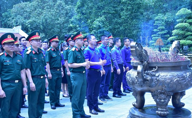 Đoàn Thanh niên Kiểm toán nhà nước dâng hương tưởng niệm Chủ tịch Hồ Chí Minh tại Khu Di tích lịch sử Đá Chông