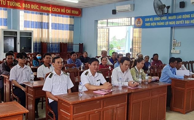 Kiểm toán nhà nước khu vực V trao quà Tết tại xã Thạnh Phú