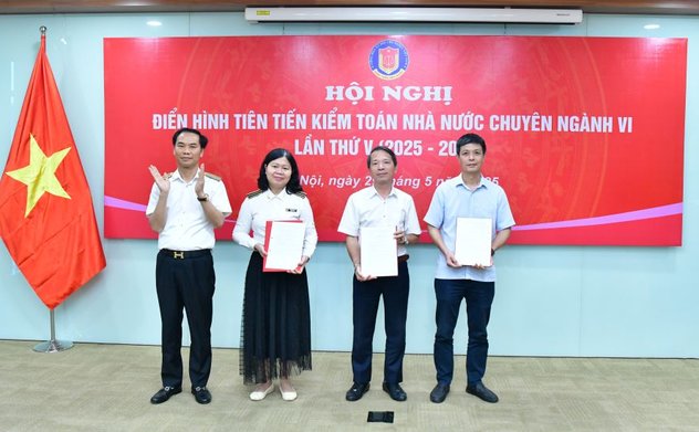 KTNN chuyên ngành VI trao Quyết định nghỉ hưu đối với 3 công chức