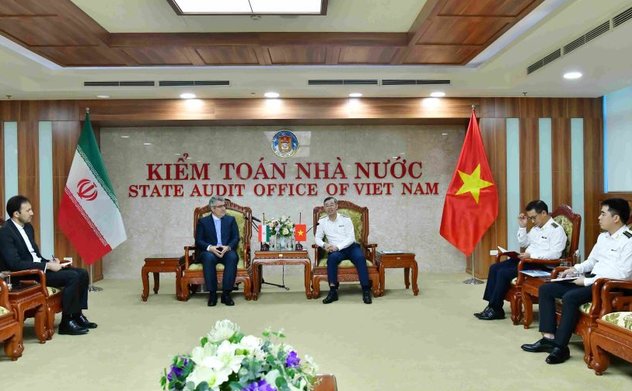 Auditor General Ngo Van Tuan hosts a courtesy meeting with the Ambassador Extraordinary and Plenipotentiary of the Islamic Republic of Iran, Ali Akbar Nazari