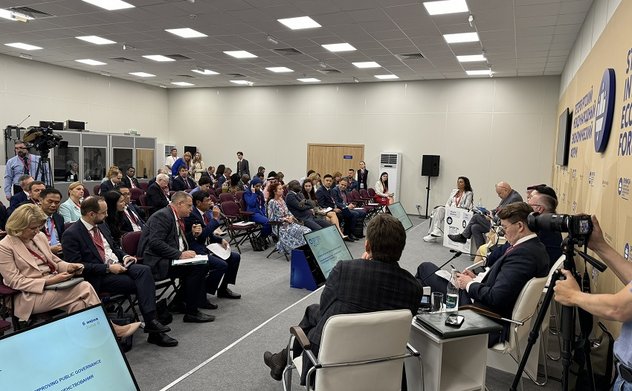 Deputy Auditor-General Doan Anh Tho attends the special session of the St. Petersburg International Economic Forum