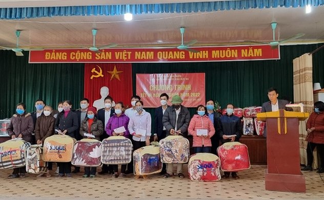 Kiểm toán nhà nước khu vực VII trao tặng quà “Tết vì người nghèo – xuân Nhâm Dần 2022” tại 06 tỉnh Tây Bắc