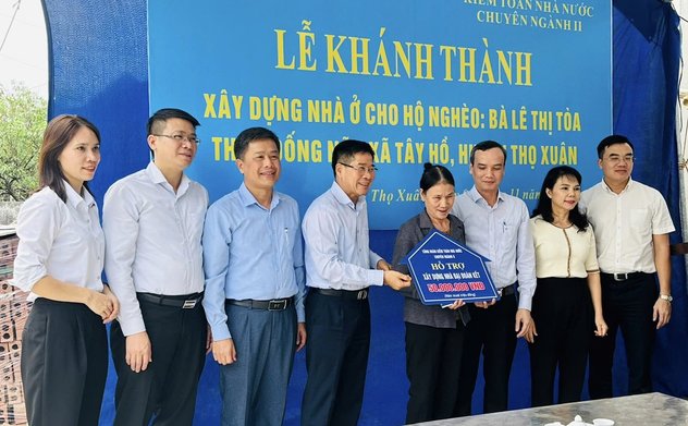 Kiểm toán nhà nước chuyên ngành II trao nhà tình nghĩa cho hộ nghèo tại Thanh Hóa