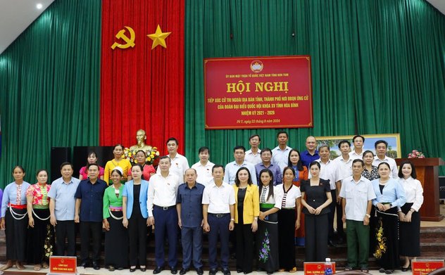 Những hình ảnh tiêu biểu của Tổng Kiểm toán nhà nước và Đoàn đại biểu Quốc hội tỉnh Hòa Bình khi tiếp xúc cử tri tại tỉnh Kon Tum