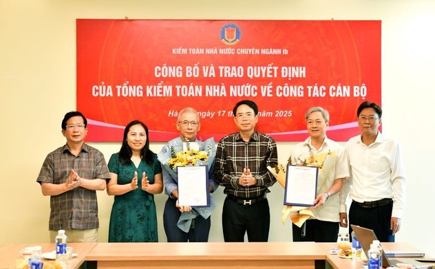 Kiểm toán nhà nước chuyên ngành Ib trao Quyết định nghỉ hưu trước tuổi đối với công chức