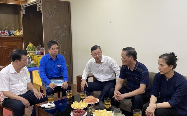 Tổng Kiểm toán nhà nước Ngô Văn Tuấn thăm, động viên gia đình Kiểm toán viên nhà nước qua đời do mắc bệnh hiểm nghèo