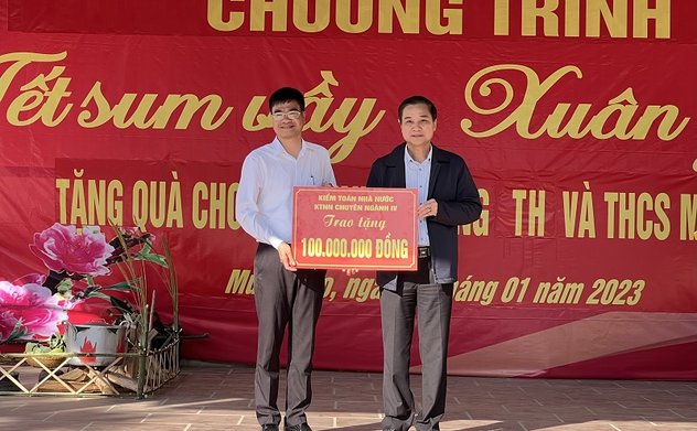 Kiểm toán nhà nước chuyên ngành IV tổ chức chương trình Tết sum vầy – Xuân gắn kết cho các em học sinh Mường Do, Phù Yên, Sơn La