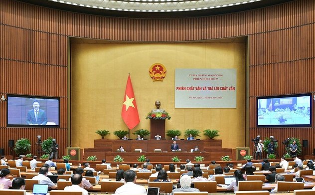 Bộ trưởng Tư pháp Lê Thành Long trả lời chất vấn của đại biểu Quốc hội về nhóm vấn đề thuộc lĩnh vực của Bộ Tư pháp