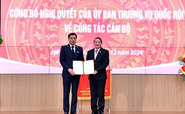 Công bố và trao Nghị quyết của Ủy ban Thường vụ Quốc hội về việc nghỉ chế độ đối với Phó Tổng Kiểm toán nhà nước Nguyễn Tuấn Anh